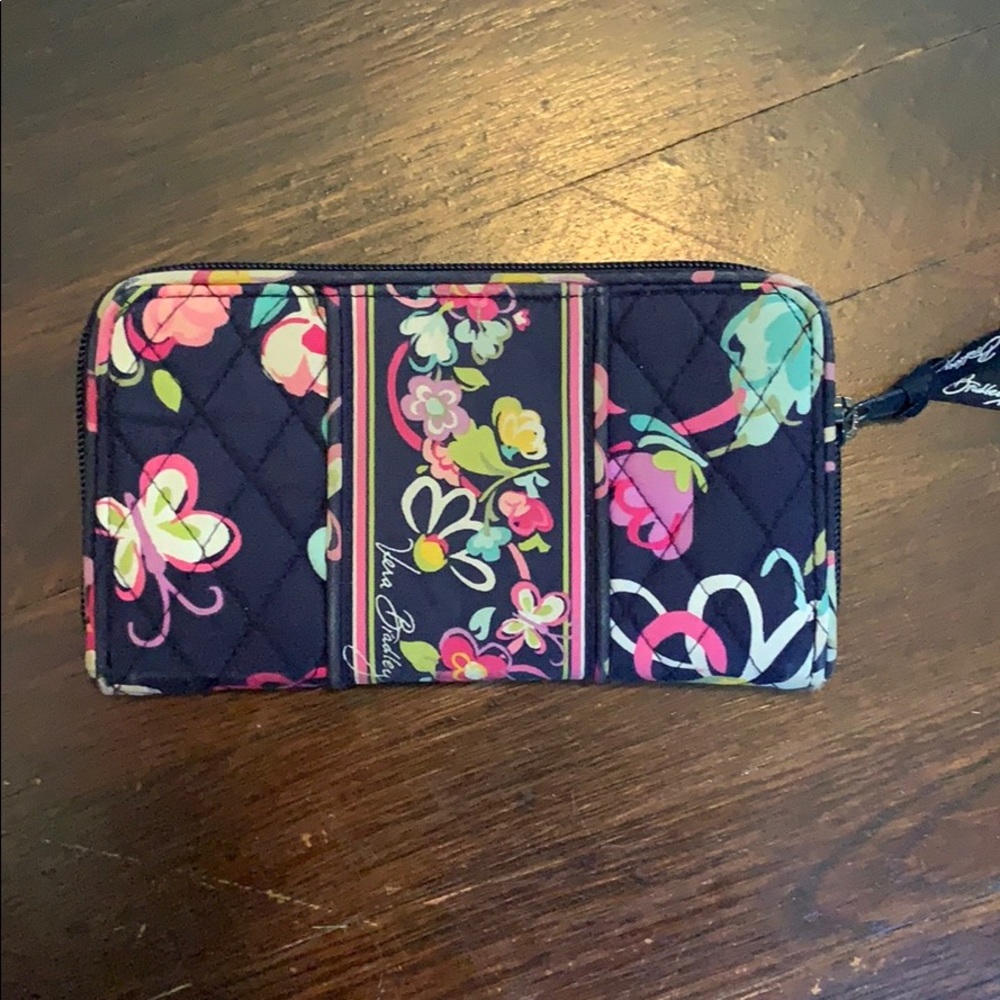 Vera Bradley zip close wallet